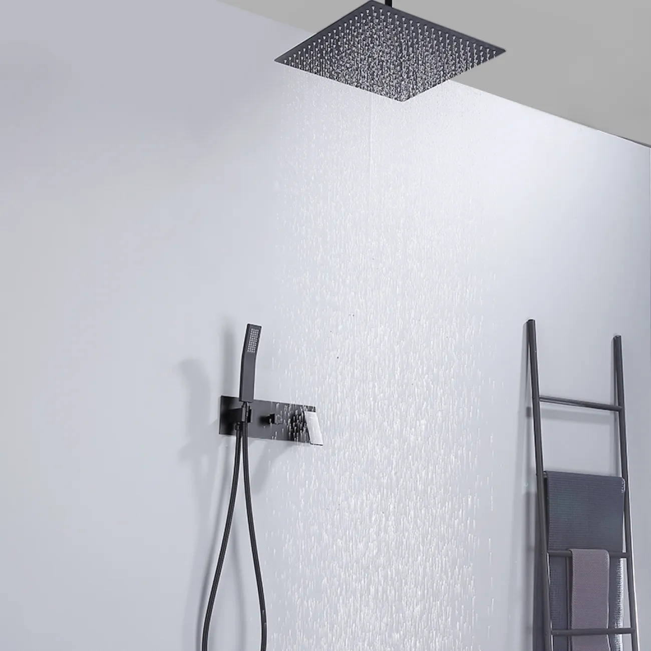 Роскошный латунный смеситель с тропическим душем для ванной в Хай-тек стиле LaLume MB21180-23