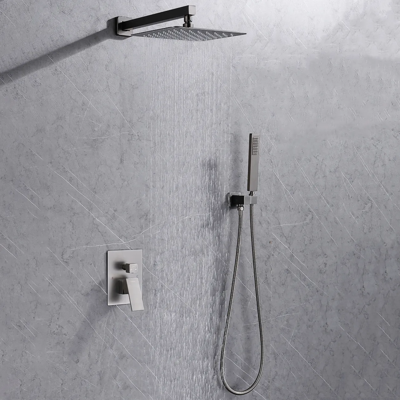 Роскошный латунный смеситель с тропическим душем для ванной в Хай-тек стиле LaLume MB21189-23 Роскошный латунный смеситель с тропическим душем для ванной в Хай-тек стиле LaLume MB21189-23