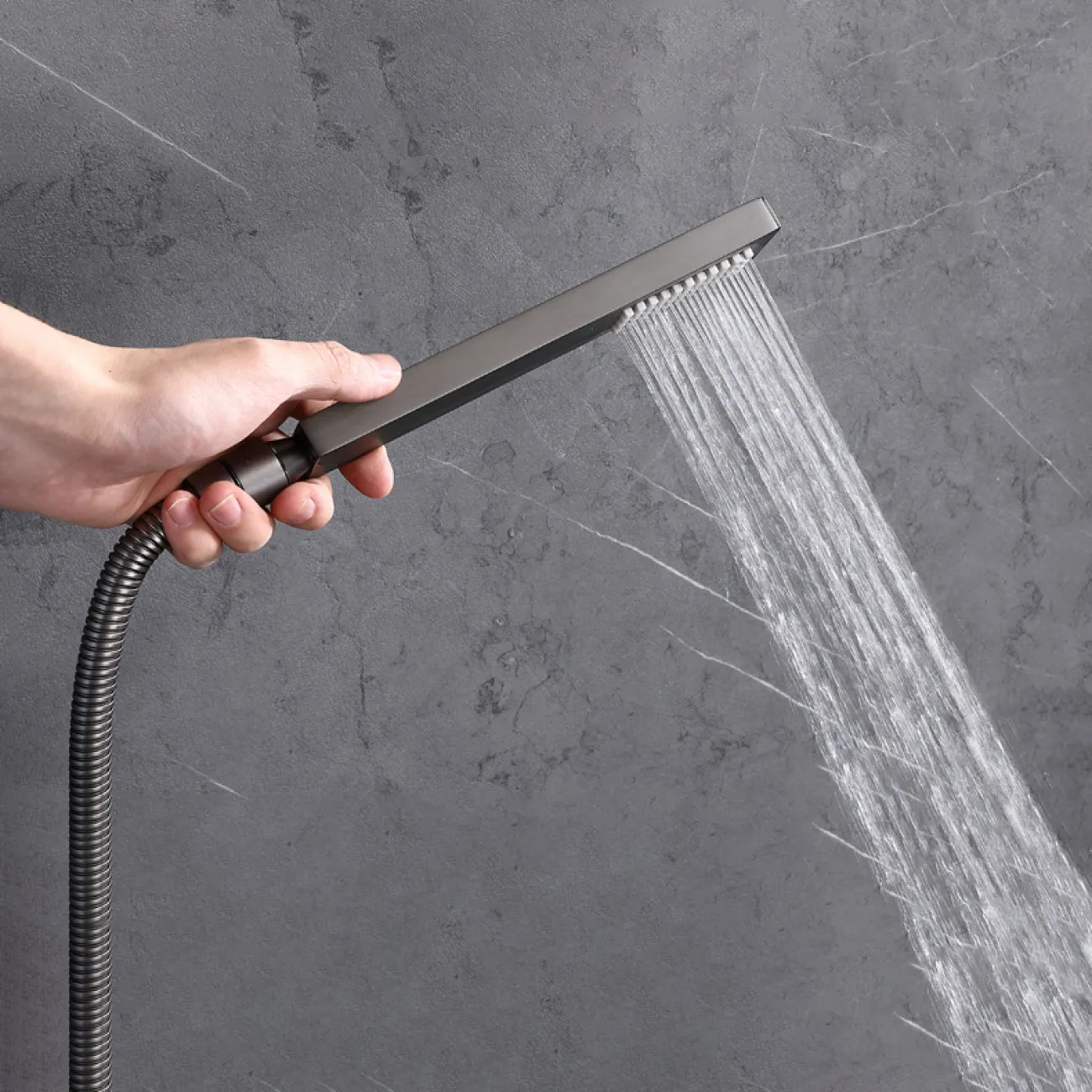 Роскошный латунный смеситель с тропическим душем для ванной в Хай-тек стиле LaLume MB21189-23 Роскошный латунный смеситель с тропическим душем для ванной в Хай-тек стиле LaLume MB21189-23