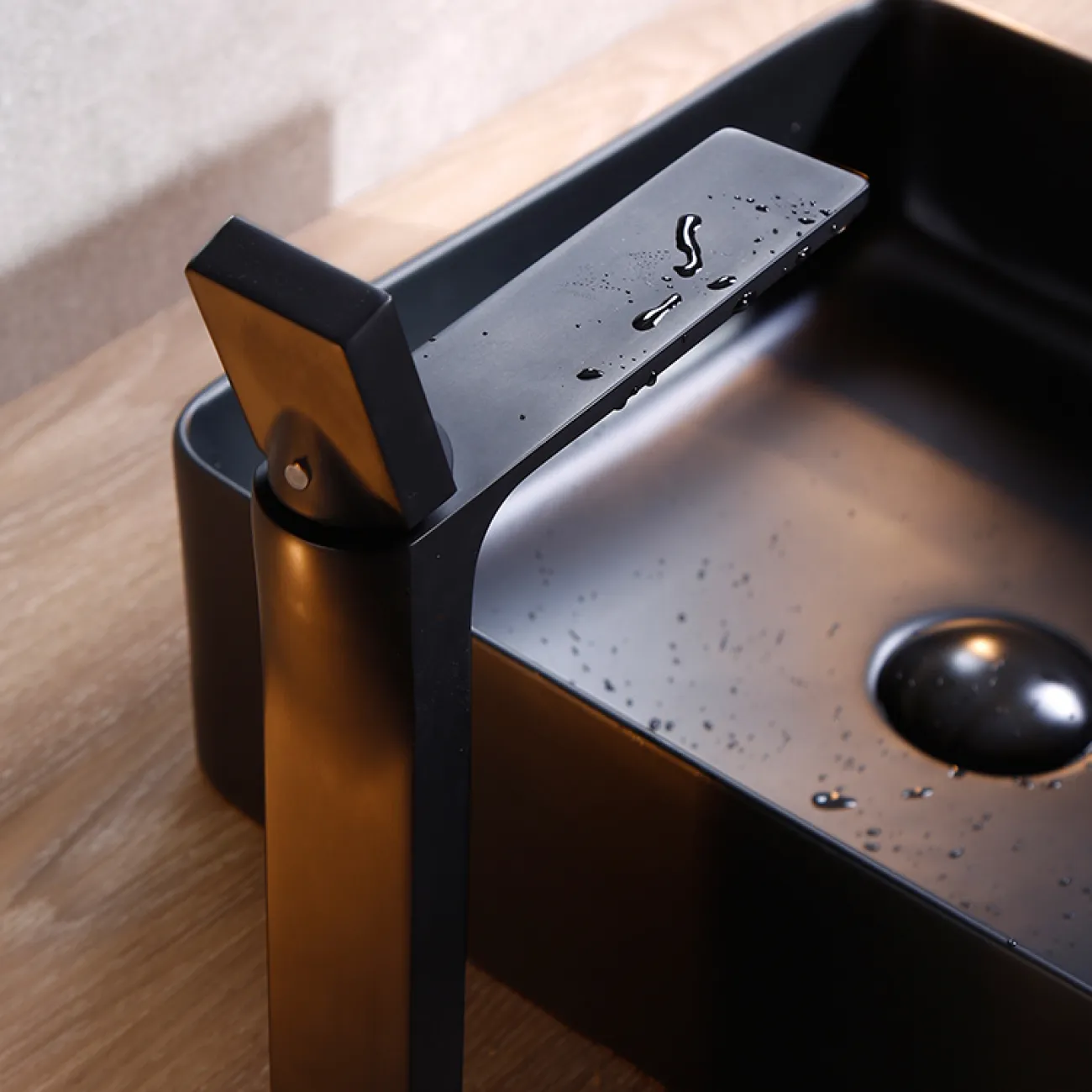 Роскошный латунный смеситель для умывальника в Скандинавском стиле LaLume MB21193-23