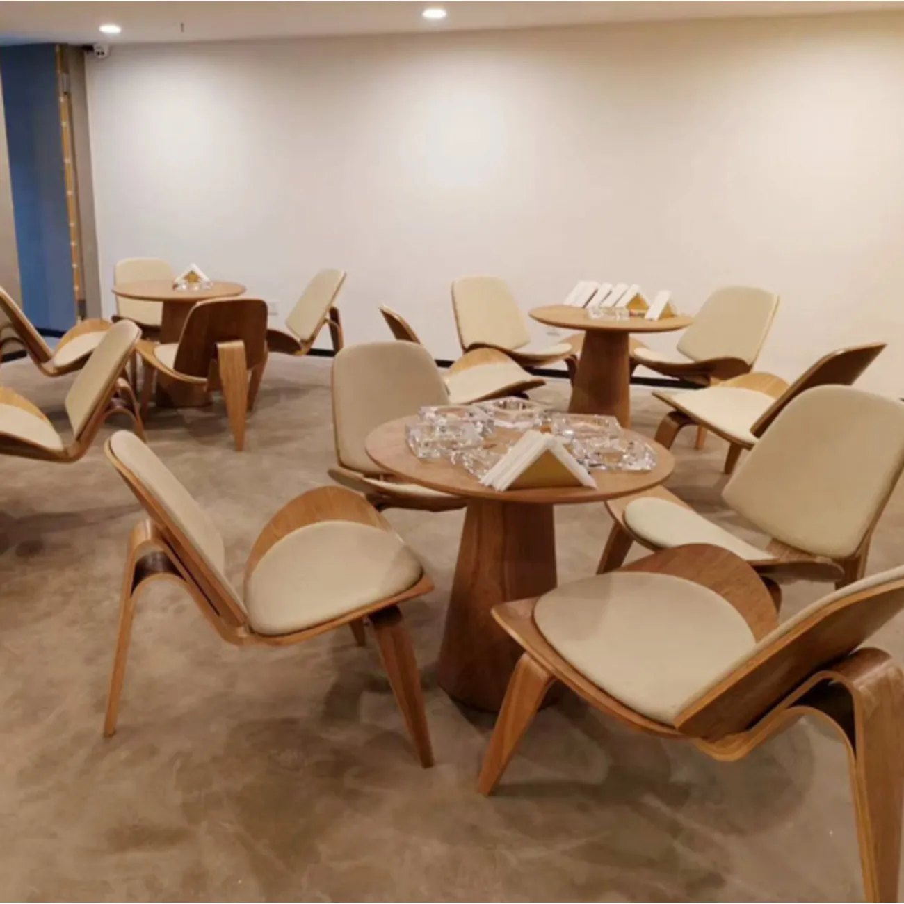 Современный дизайнерский деревянный стол LaLume AR21206-23 из массива Современный дизайнерский деревянный стол LaLume AR21206-23 из массива