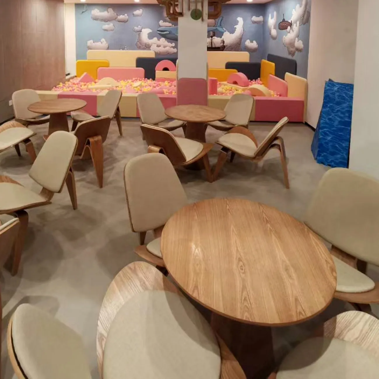 Современный дизайнерский деревянный стол LaLume AR21206-23 из массива Современный дизайнерский деревянный стол LaLume AR21206-23 из массива