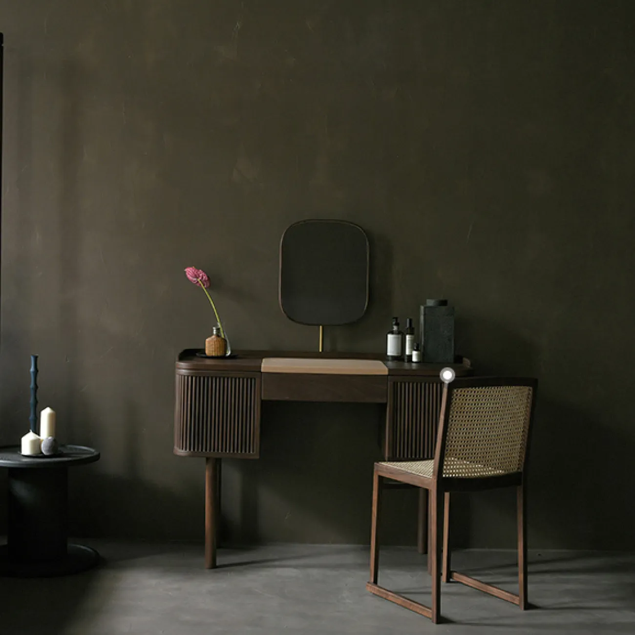 Роскошный туалетный столик LaLume AR21221-23 с зеркалом Роскошный туалетный столик LaLume AR21221-23 с зеркалом