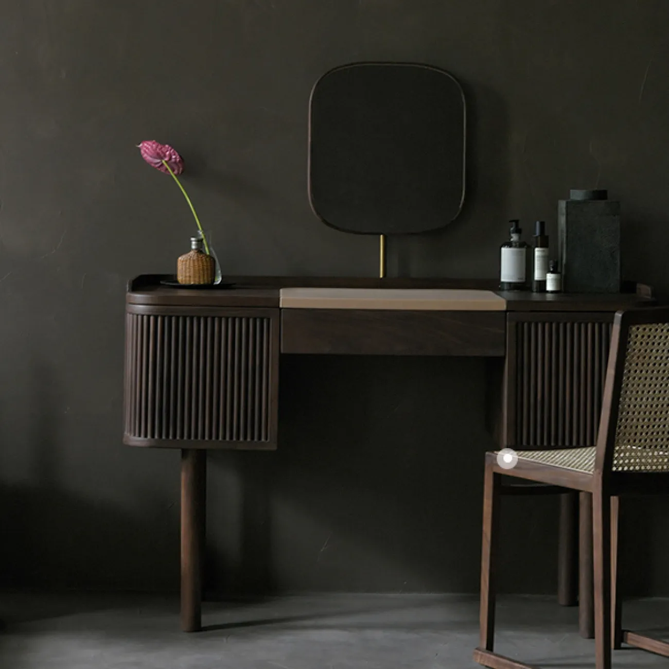 Роскошный туалетный столик LaLume AR21221-23 с зеркалом Роскошный туалетный столик LaLume AR21221-23 с зеркалом