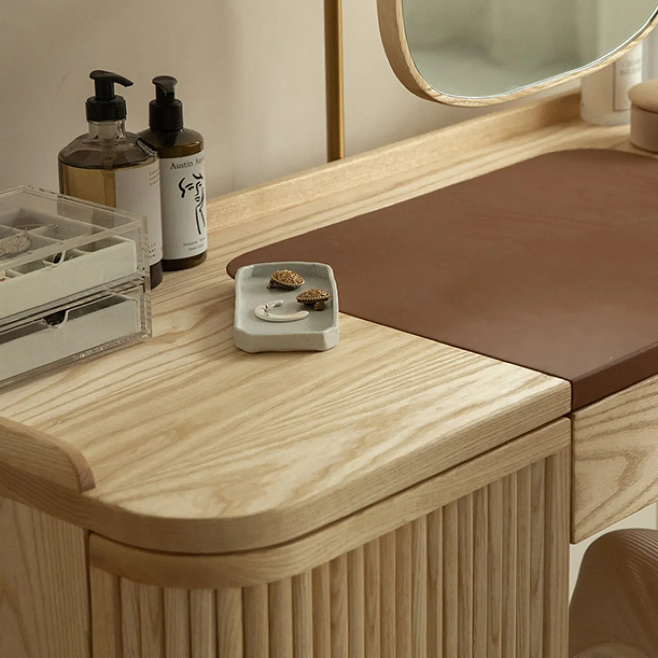 Роскошный туалетный столик LaLume AR21221-23 с зеркалом Роскошный туалетный столик LaLume AR21221-23 с зеркалом