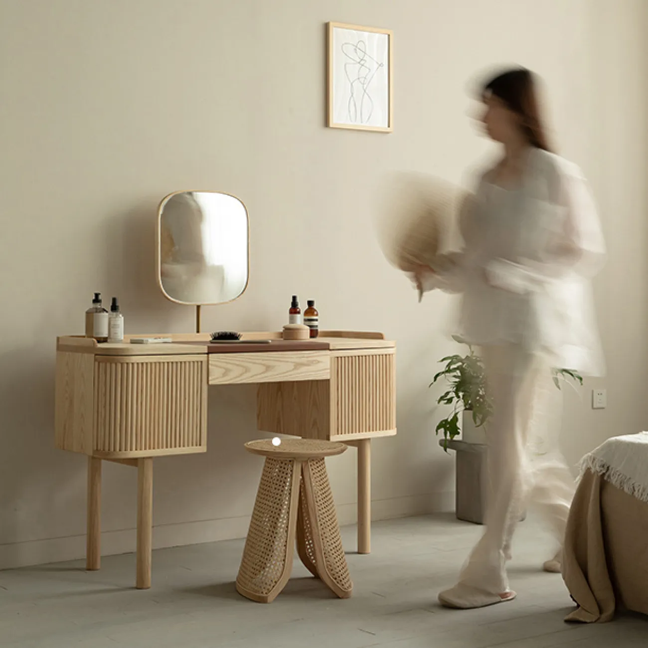 Роскошный туалетный столик LaLume AR21221-23 с зеркалом Роскошный туалетный столик LaLume AR21221-23 с зеркалом