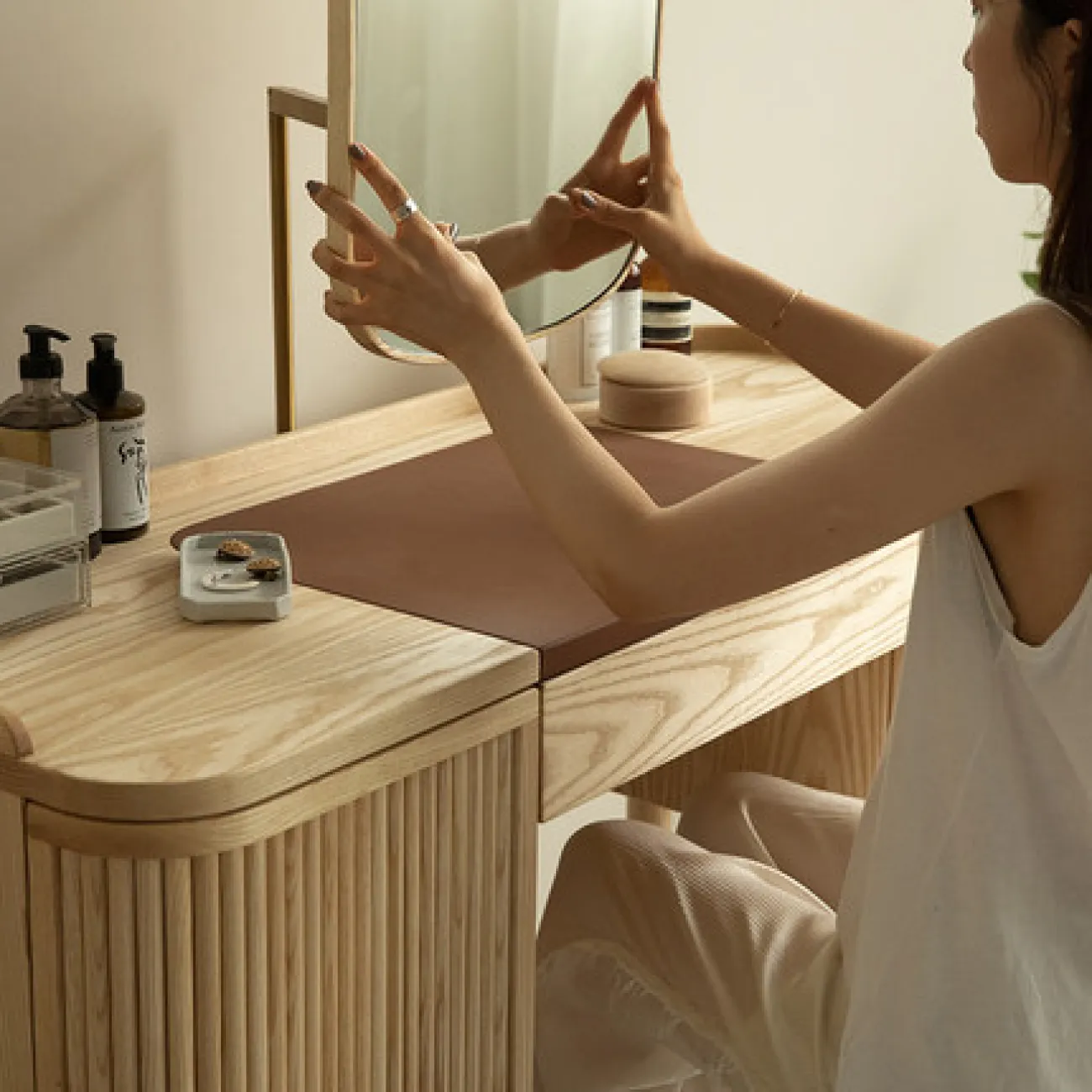 Роскошный туалетный столик LaLume AR21221-23 с зеркалом Роскошный туалетный столик LaLume AR21221-23 с зеркалом