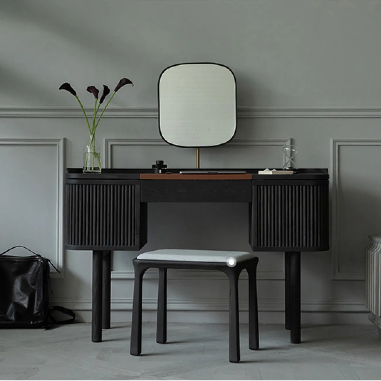 Роскошный туалетный столик LaLume AR21221-23 с зеркалом Роскошный туалетный столик LaLume AR21221-23 с зеркалом