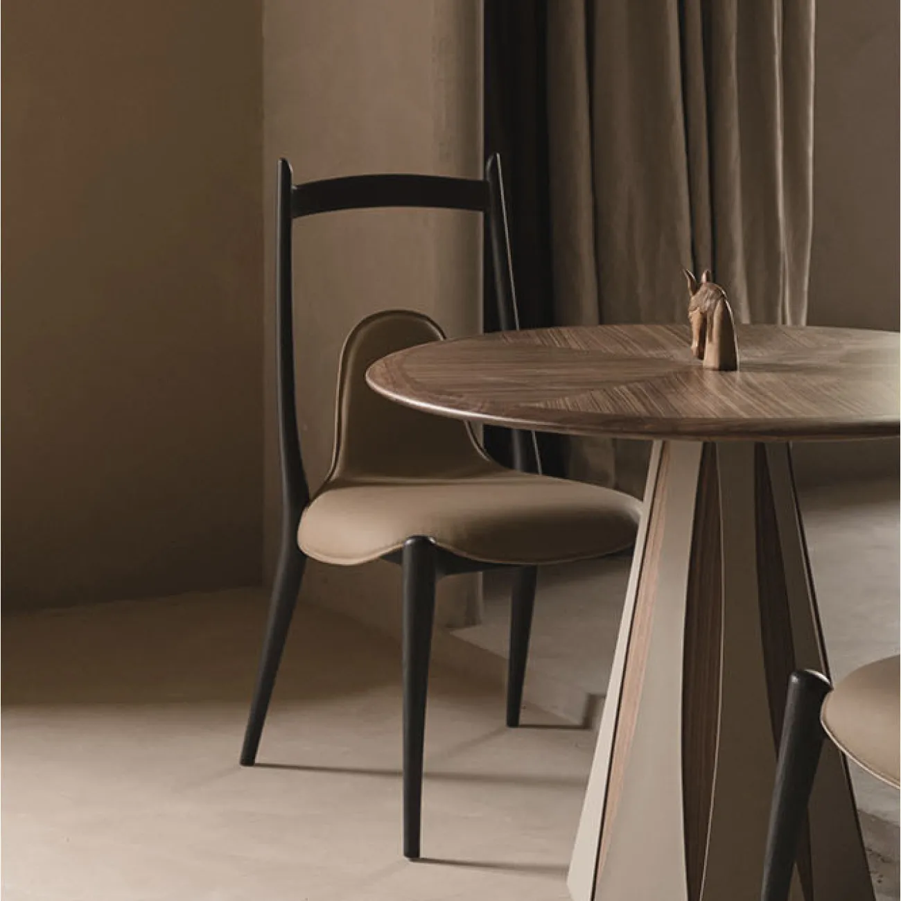 Круглый обеденный стол LaLume AR21223-23