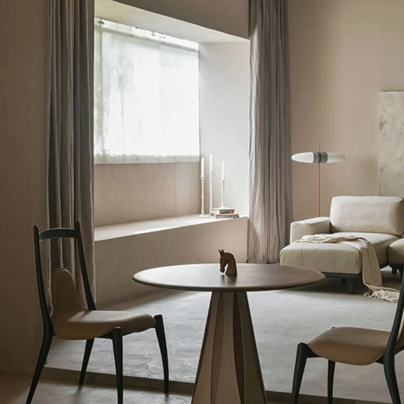 Круглый обеденный стол LaLume AR21223-23