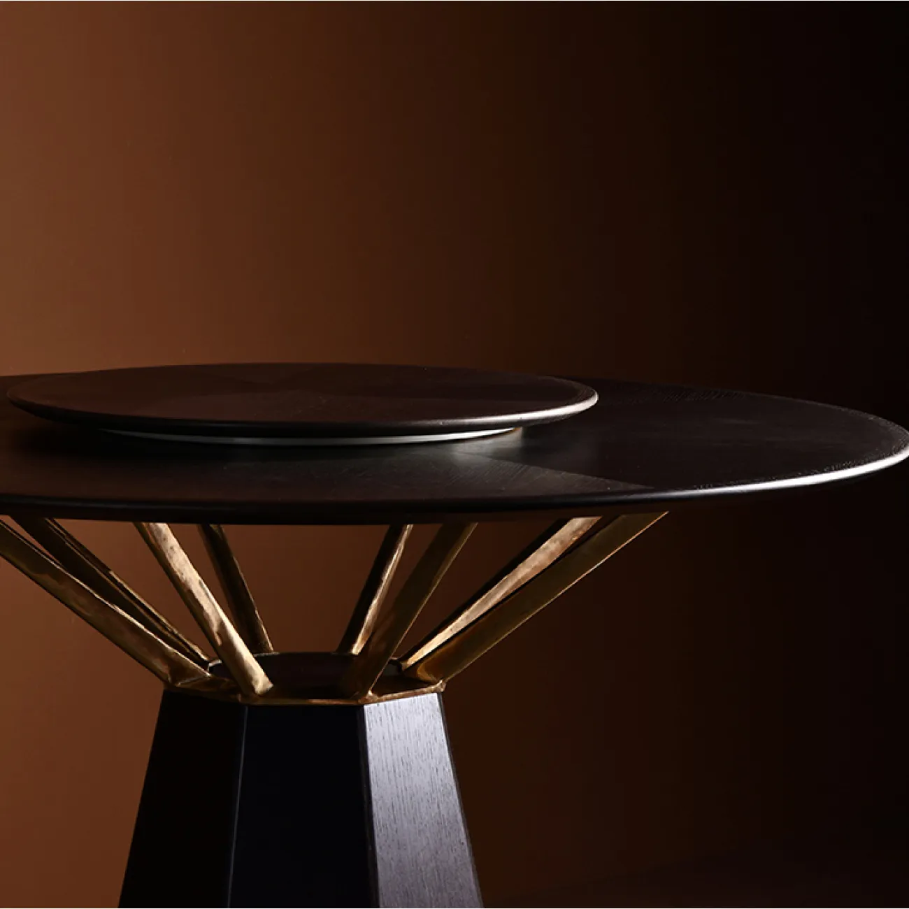 Круглый обеденный стол LaLume AR21226-23 King Round Table Круглый обеденный стол LaLume AR21226-23 King Round Table