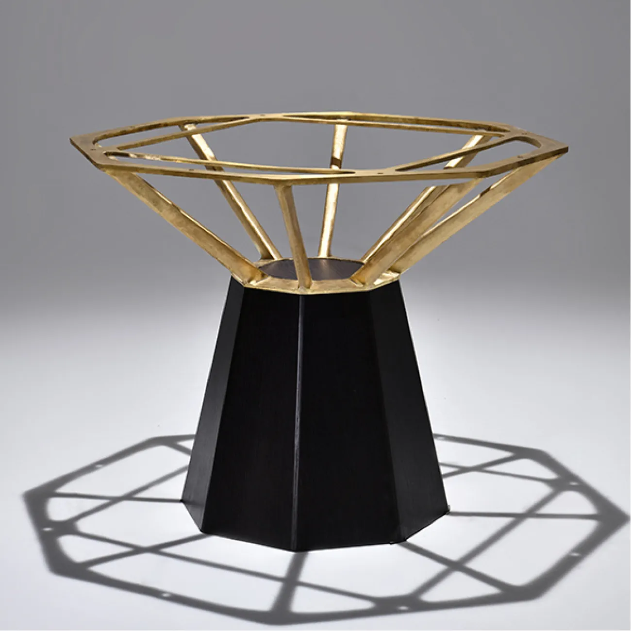 Круглый обеденный стол LaLume AR21226-23 King Round Table