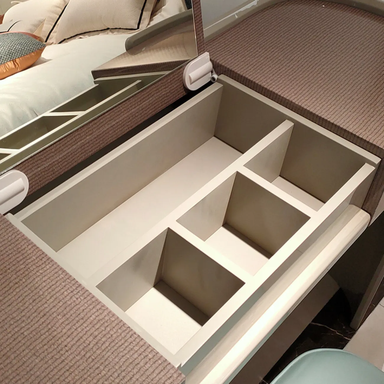 Роскошный туалетный столик LaLume AR21227-23