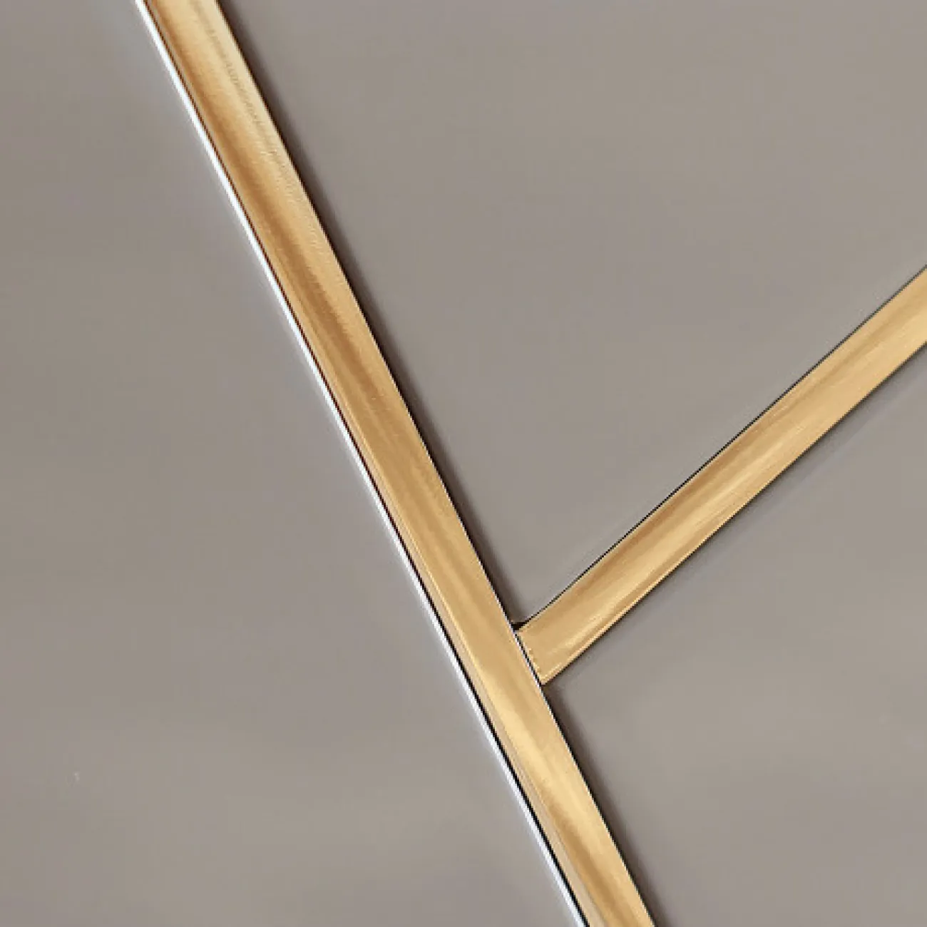 Тумба под телевизор LaLume AR21228-23 из цельного дерева