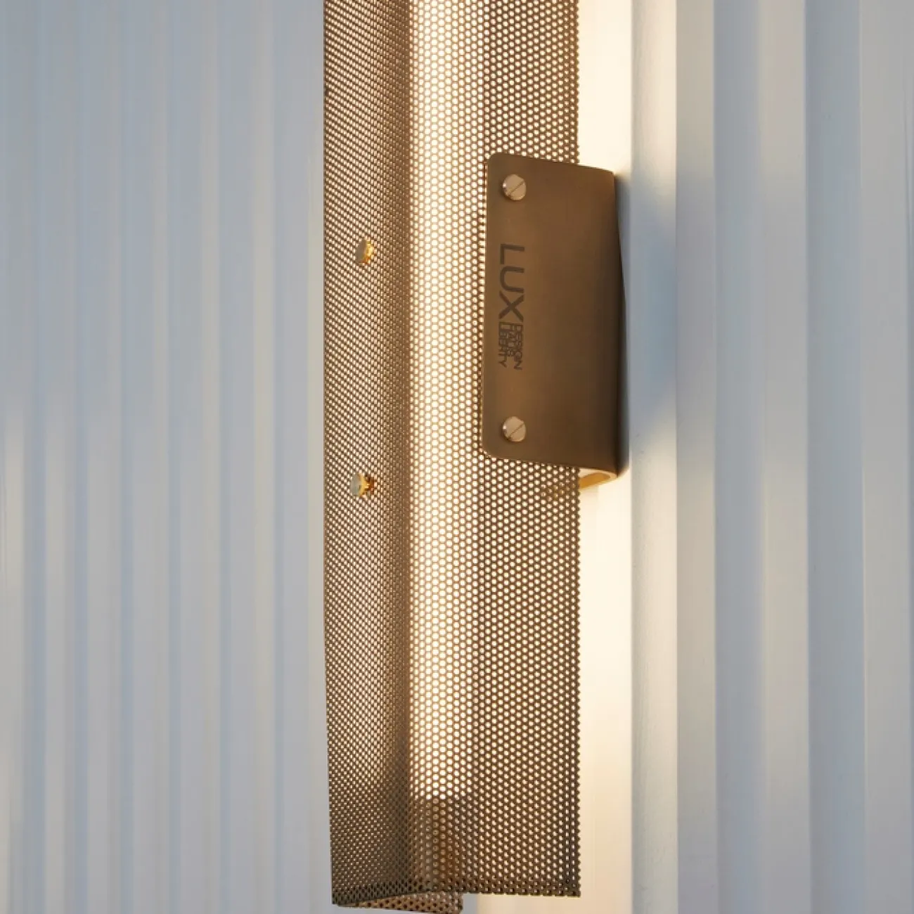 Настенный бронзовый светильник из металлический сетки Koenig 