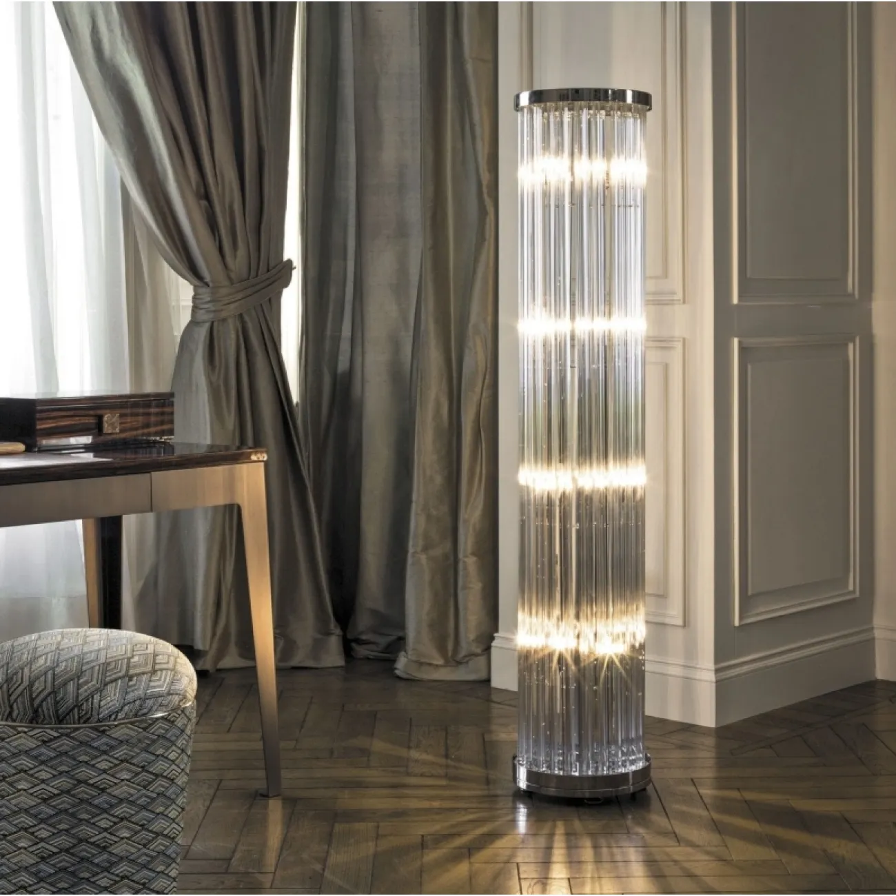 Стильный красивый торшер с металлической конструкцией Aggie