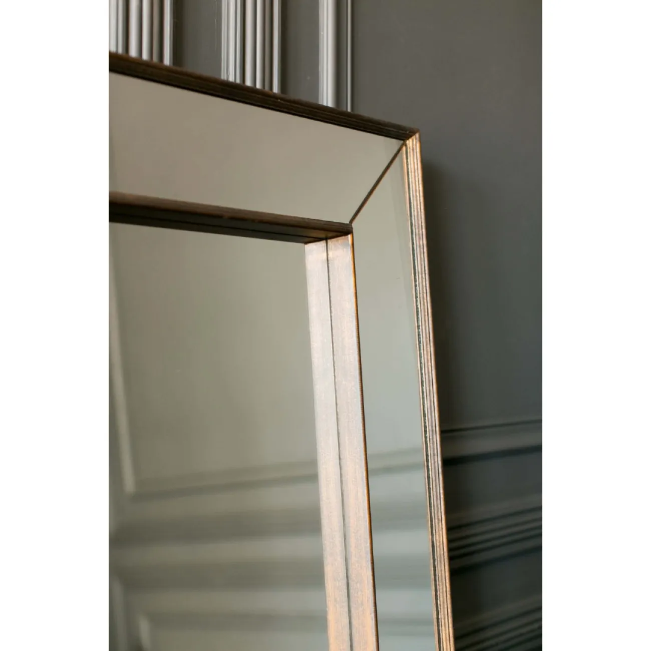 Зеркало Lorenzo от LaLume