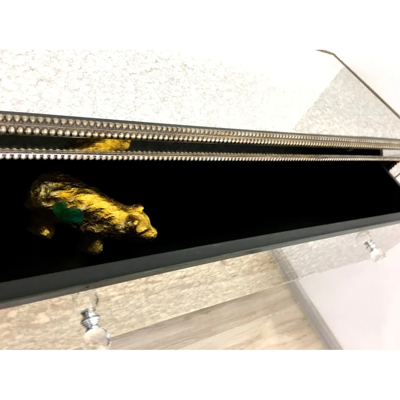 Зеркальный комод Hugo от LaLume