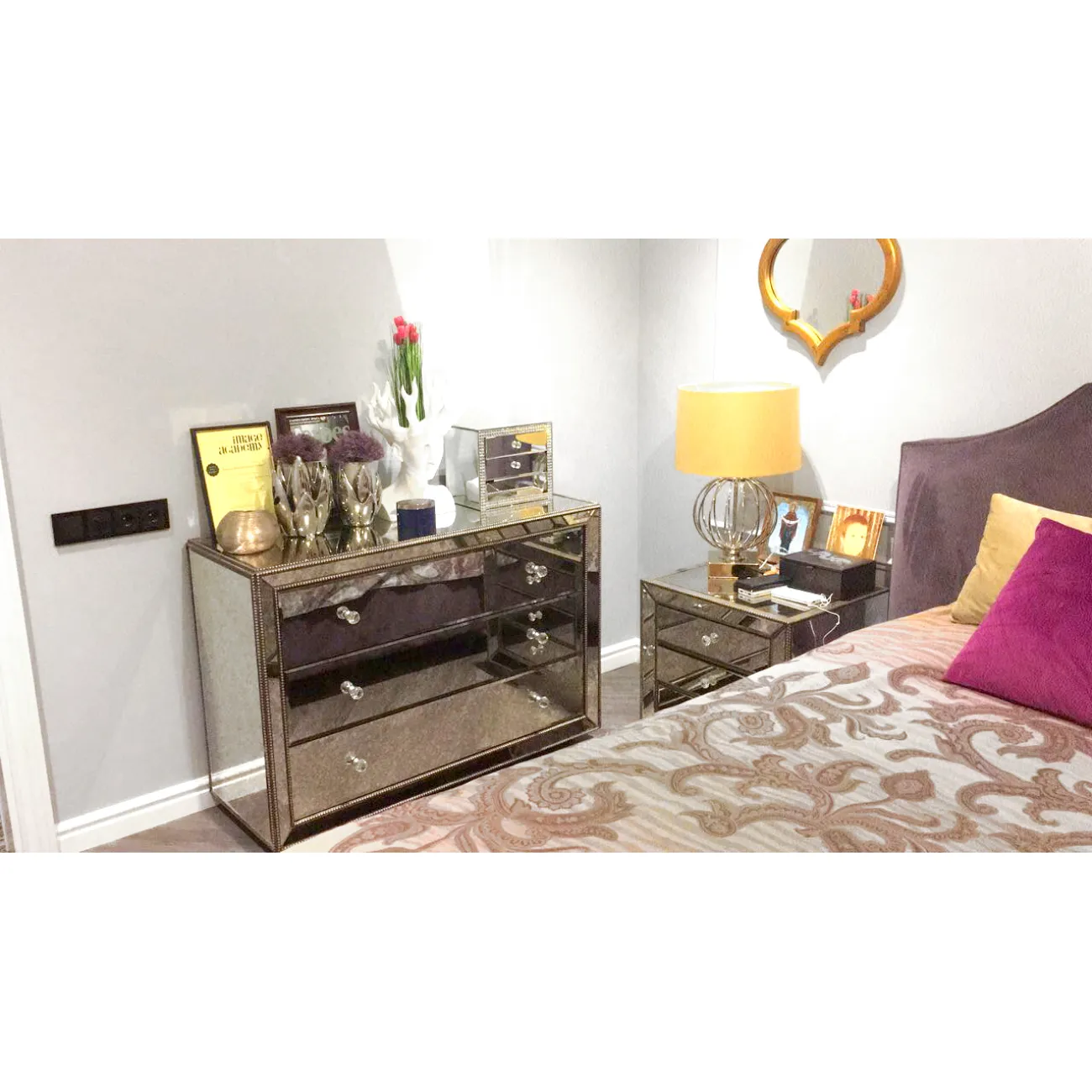 Зеркальный комод Hugo от LaLume