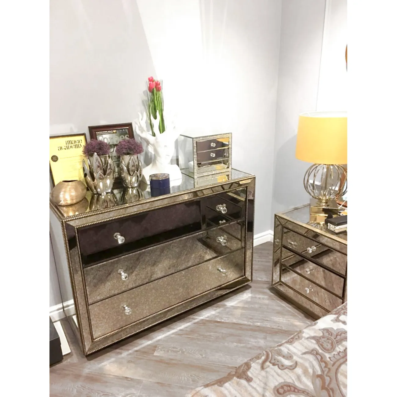 Зеркальный комод Hugo от LaLume