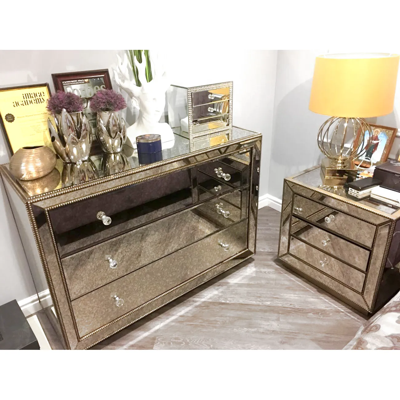 Зеркальный комод Hugo от LaLume