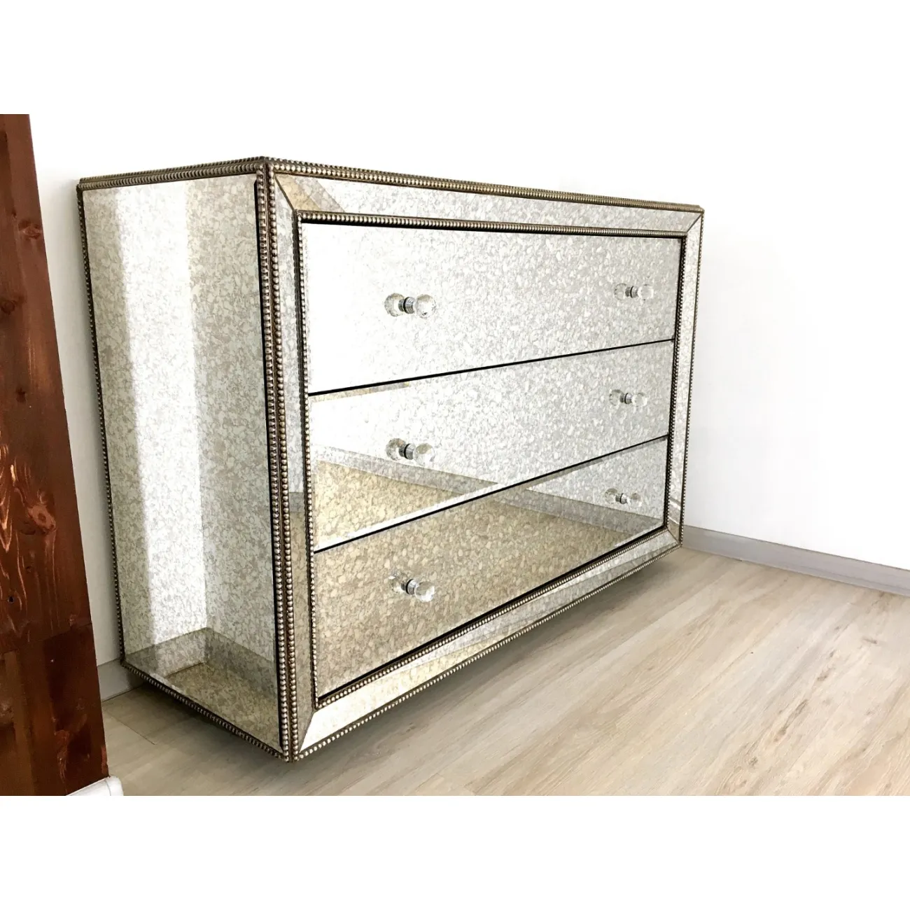 Зеркальный комод Hugo от LaLume