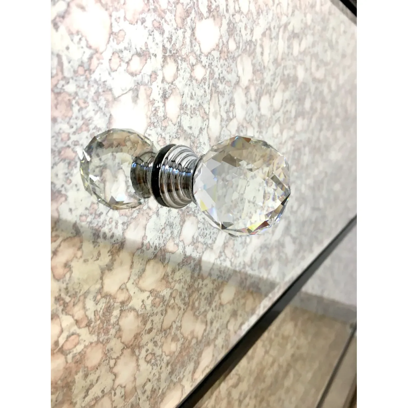 Зеркальный комод Hugo от LaLume