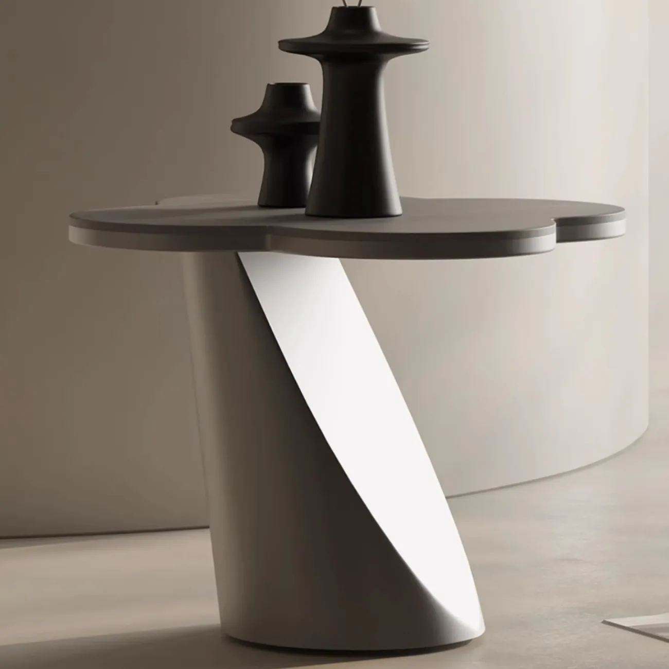 Роскошный приставной столик особой формы Tide Leader 35746-29