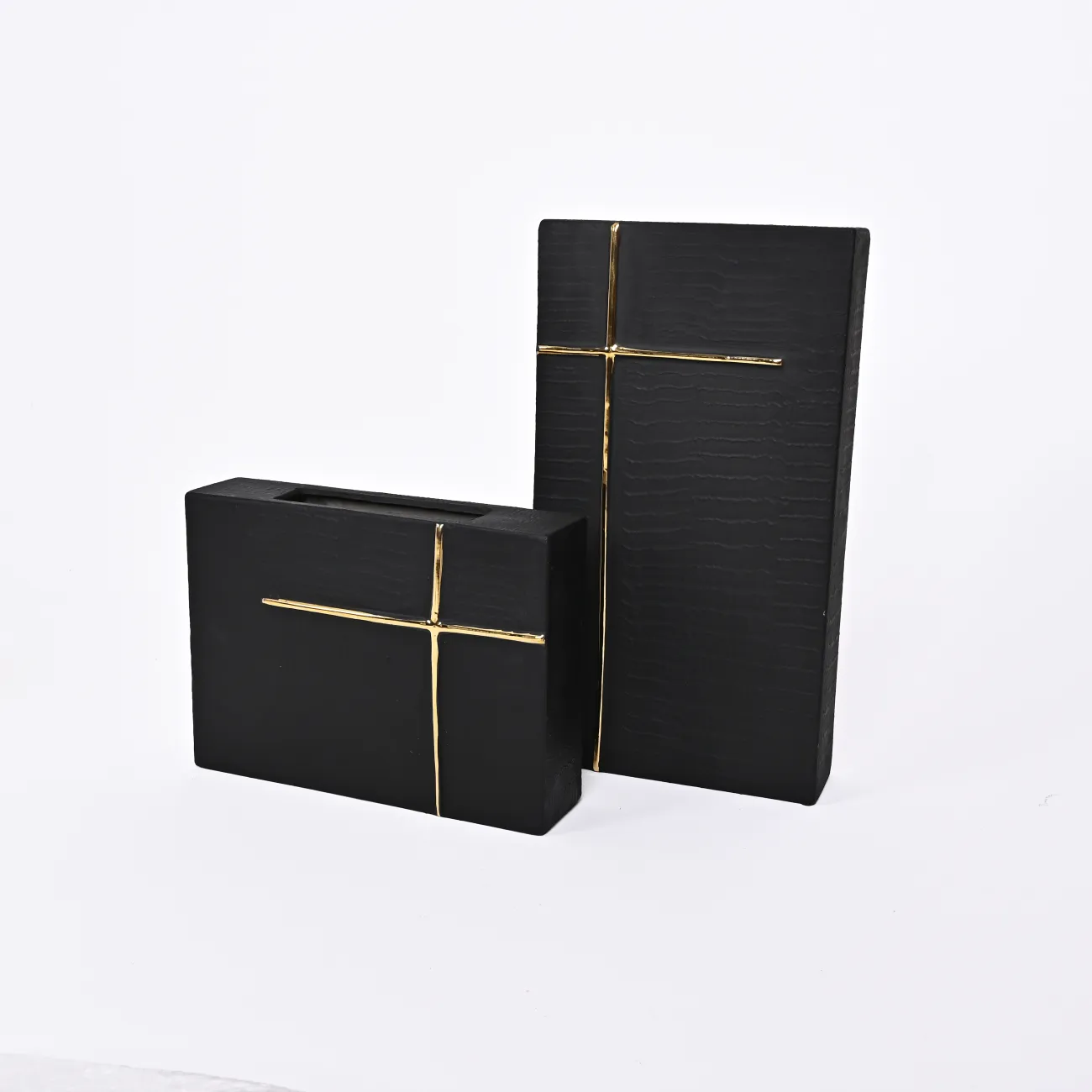 Чёрная ваза в форме креста LaLume DK_FA-D2111B H23.5