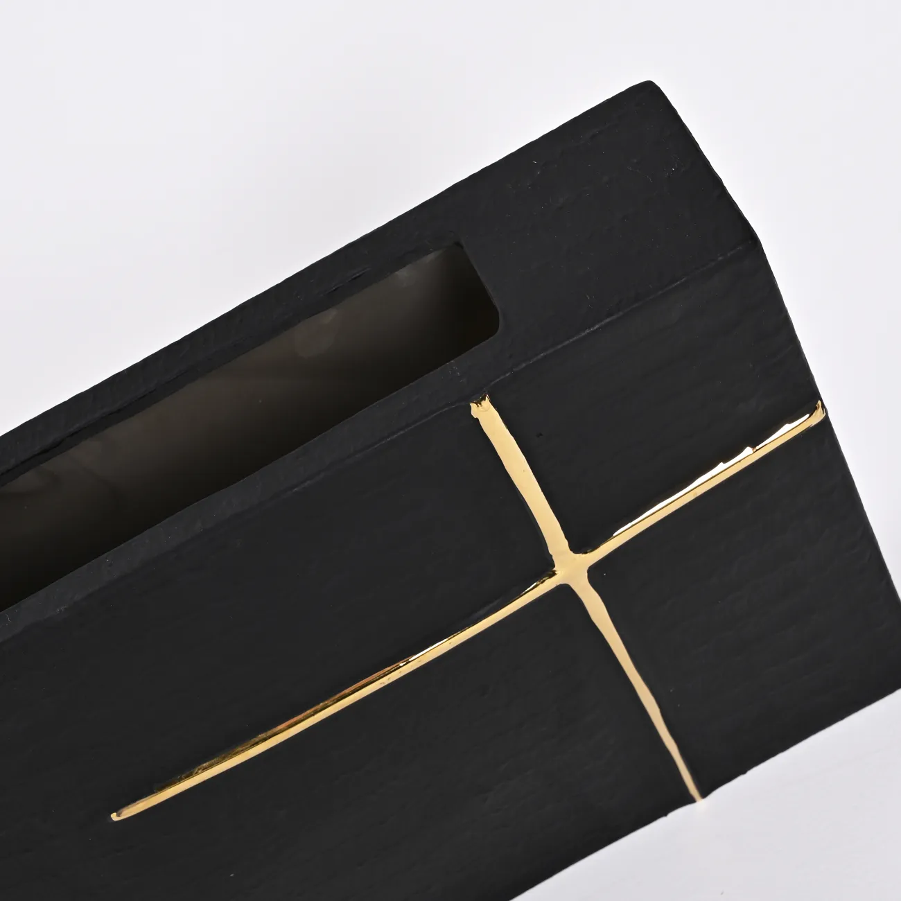 Чёрная ваза в форме креста LaLume DK_FA-D2111B H23.5