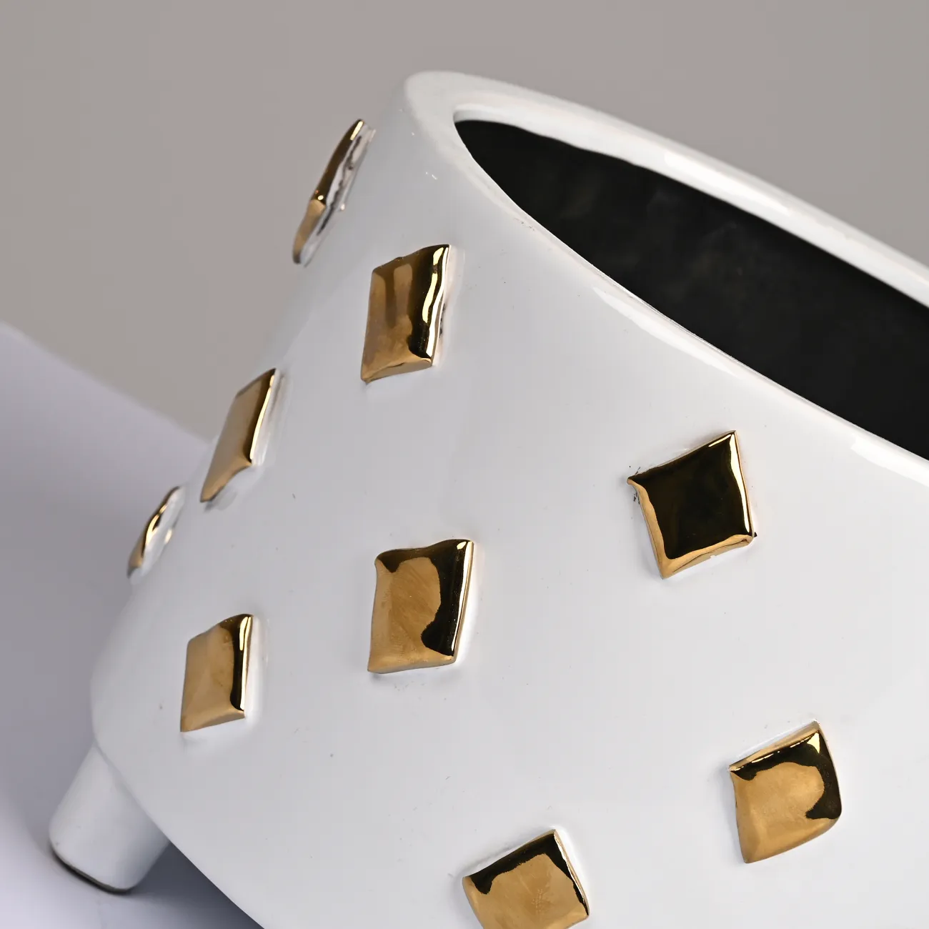 Белая и золотистая керамическая чаша LaLume DK_FA-D2048A Белая и золотистая керамическая чаша LaLume DK_FA-D2048A