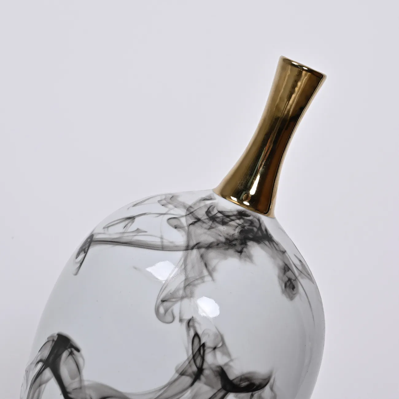 Современная фарфоровая керамическая ваза «Дым» LaLume DK601906-23 H37 Современная фарфоровая керамическая ваза «Дым» LaLume DK601906-23 H37