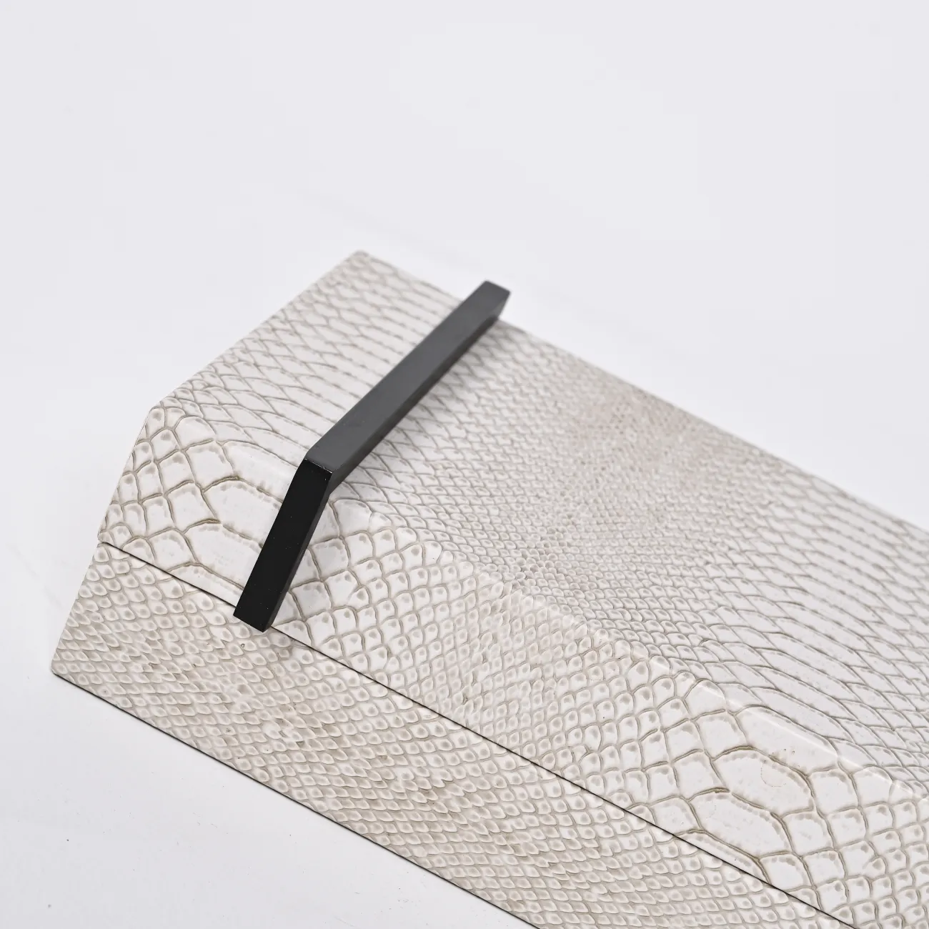 Белая квадратная декоративная коробка LaLume DK_FB-PG2017B L23