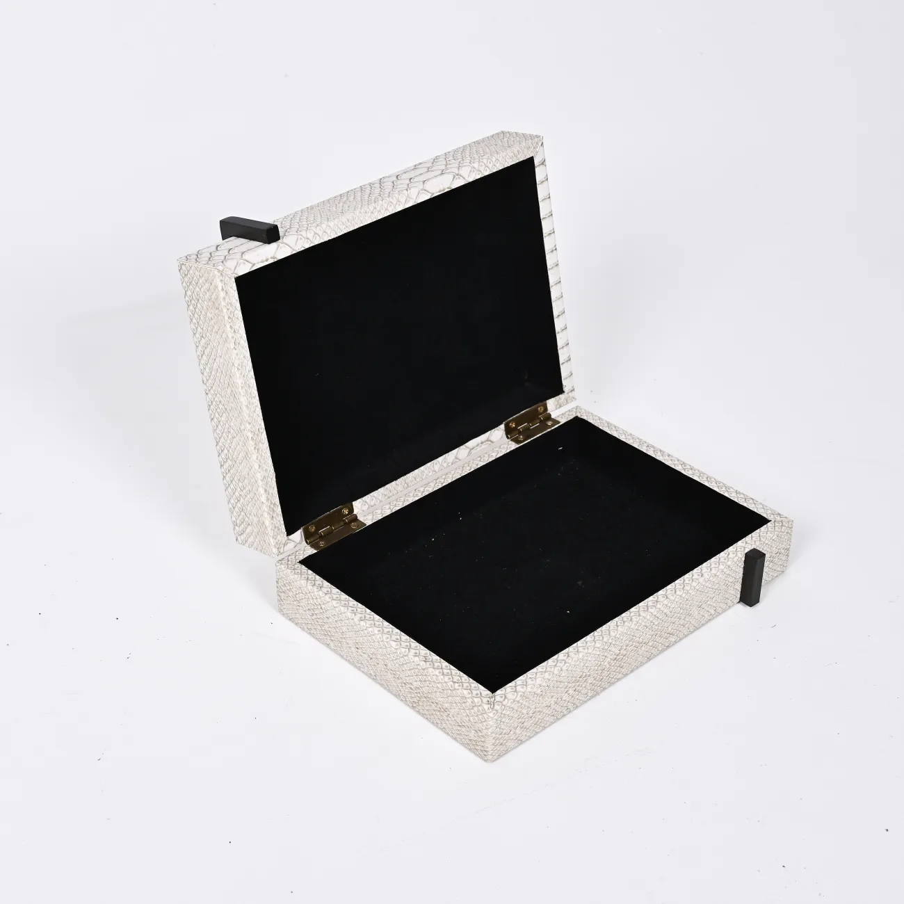 Белая квадратная декоративная коробка LaLume DK_FB-PG2017B L23