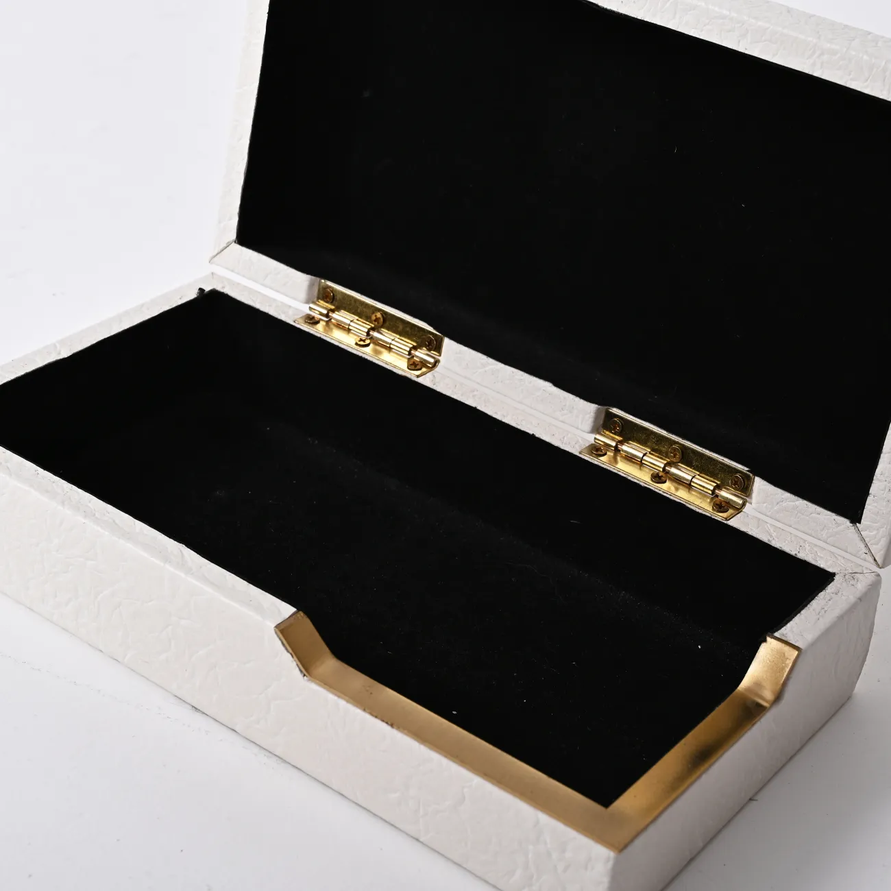 Белая простая декоративная коробка LaLume DK_FB-PG2001C L36