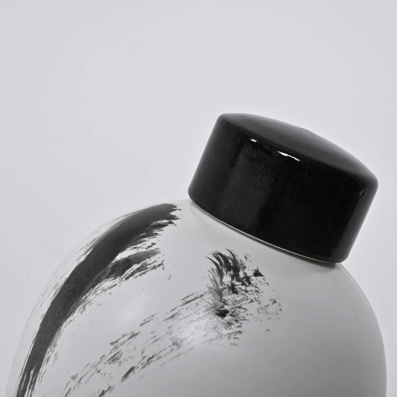 Современная декоративная керамическая ваза «Мазок кистью» LaLume DK606580-23 H21.5 Современная декоративная керамическая ваза «Мазок кистью» LaLume DK606580-23 H21.5