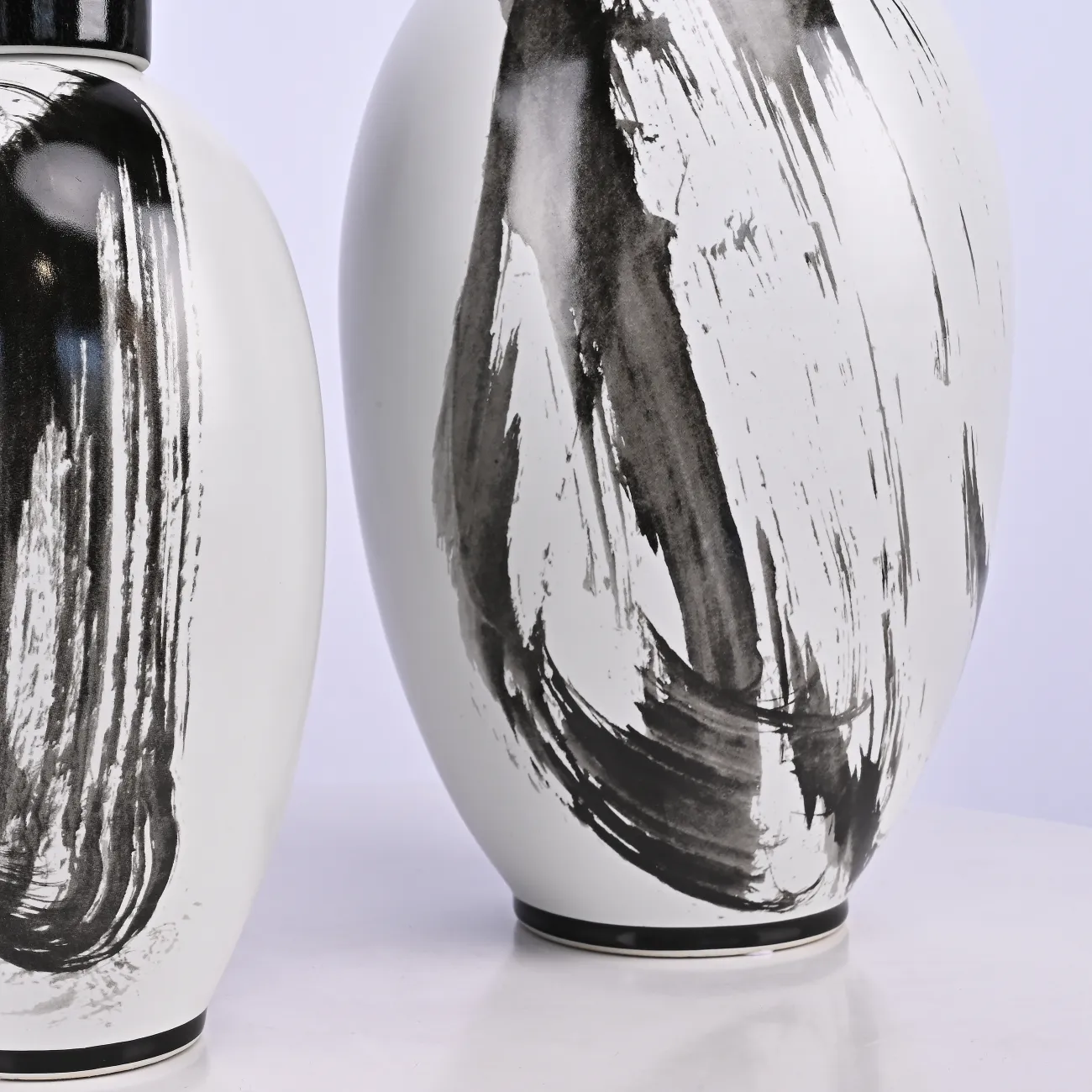 Современная декоративная керамическая ваза «Мазок кистью» LaLume DK606580-23 H38.5