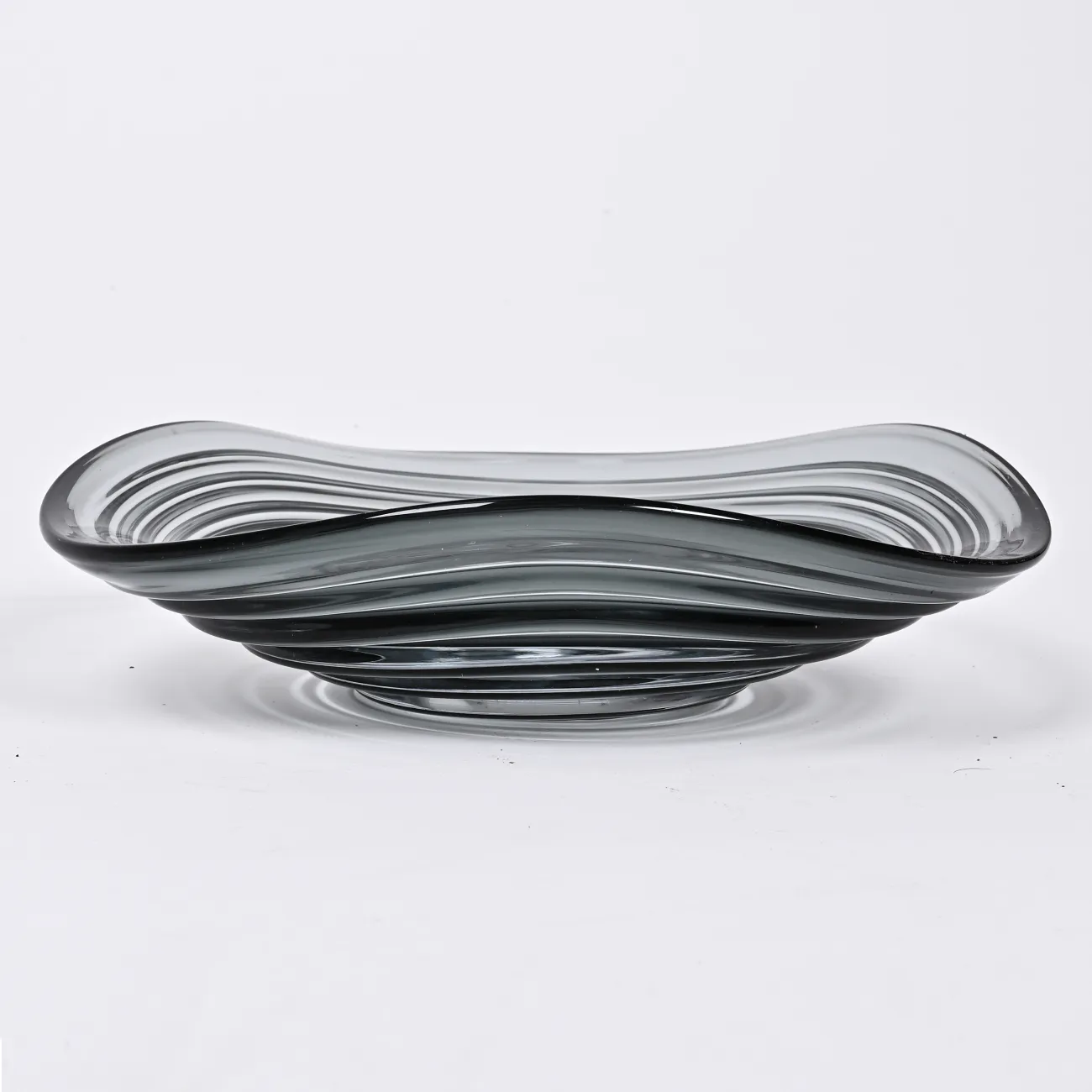 Серая стеклянная чаша в форме волны LaLume DK_FB-ZS2056 Серая стеклянная чаша в форме волны LaLume DK_FB-ZS2056