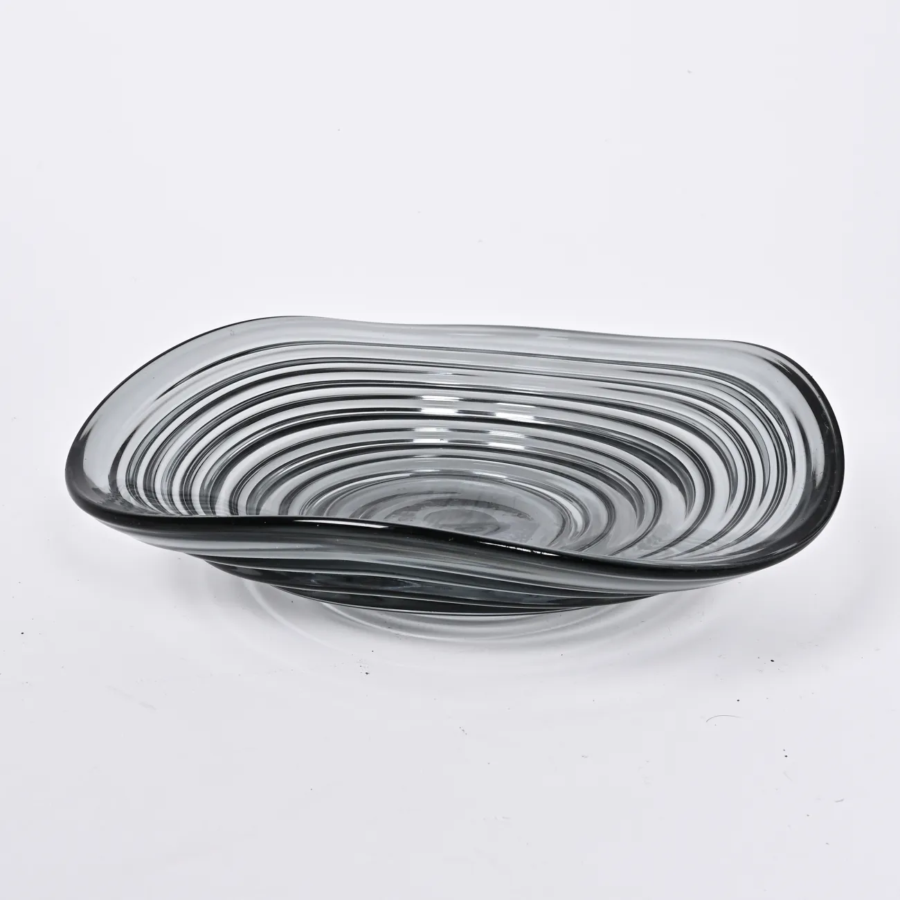 Серая стеклянная чаша в форме волны LaLume DK_FB-ZS2056 Серая стеклянная чаша в форме волны LaLume DK_FB-ZS2056