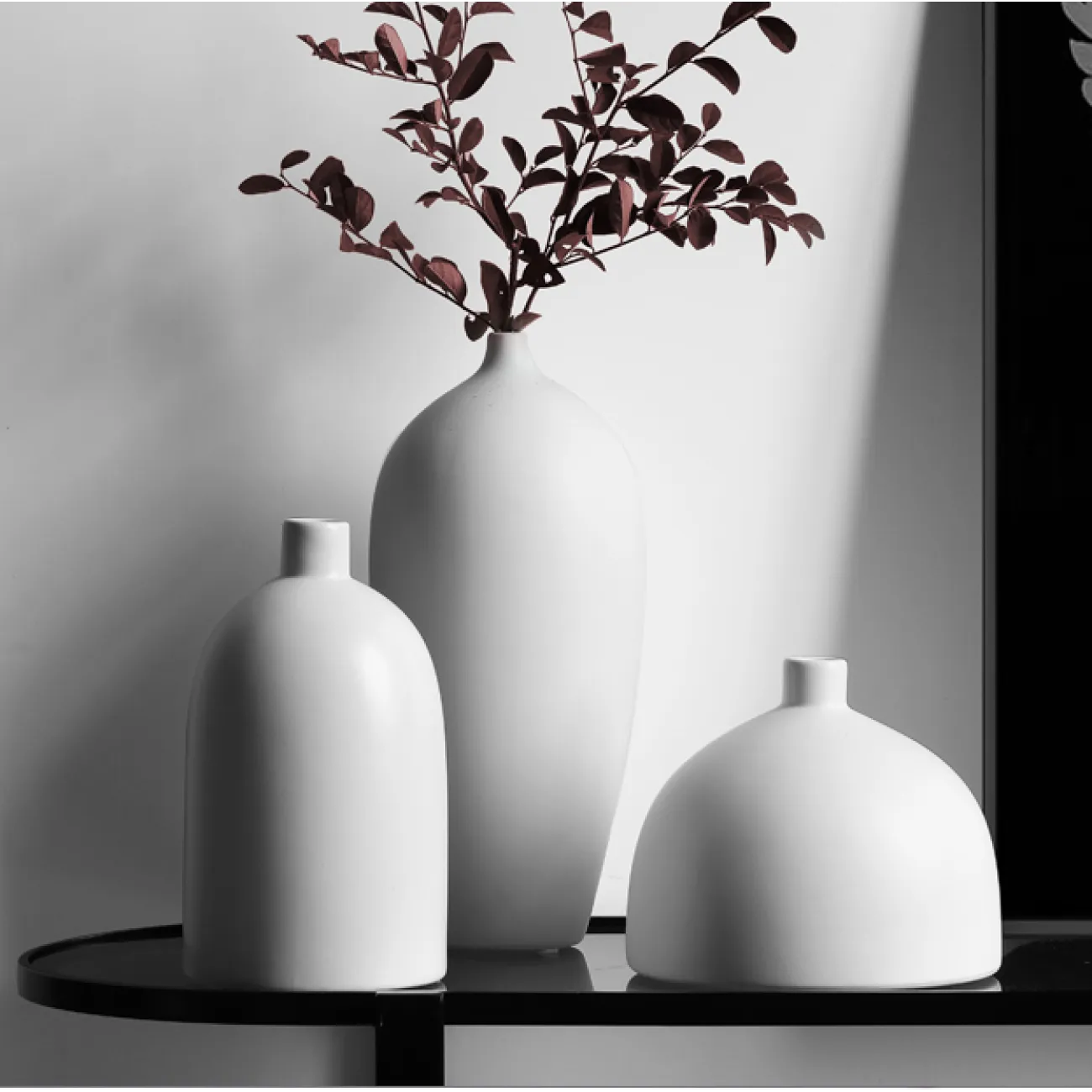 Керамическая ваза с узким горлом Smooth