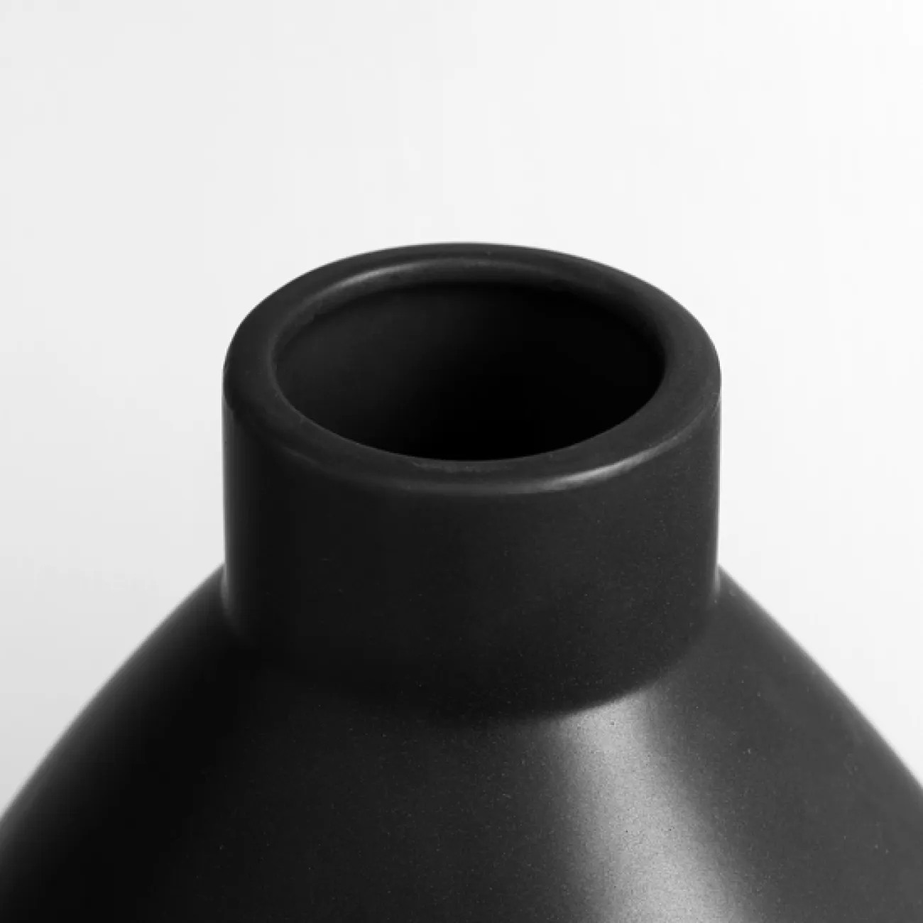 Керамическая ваза ручной работы  Edilia