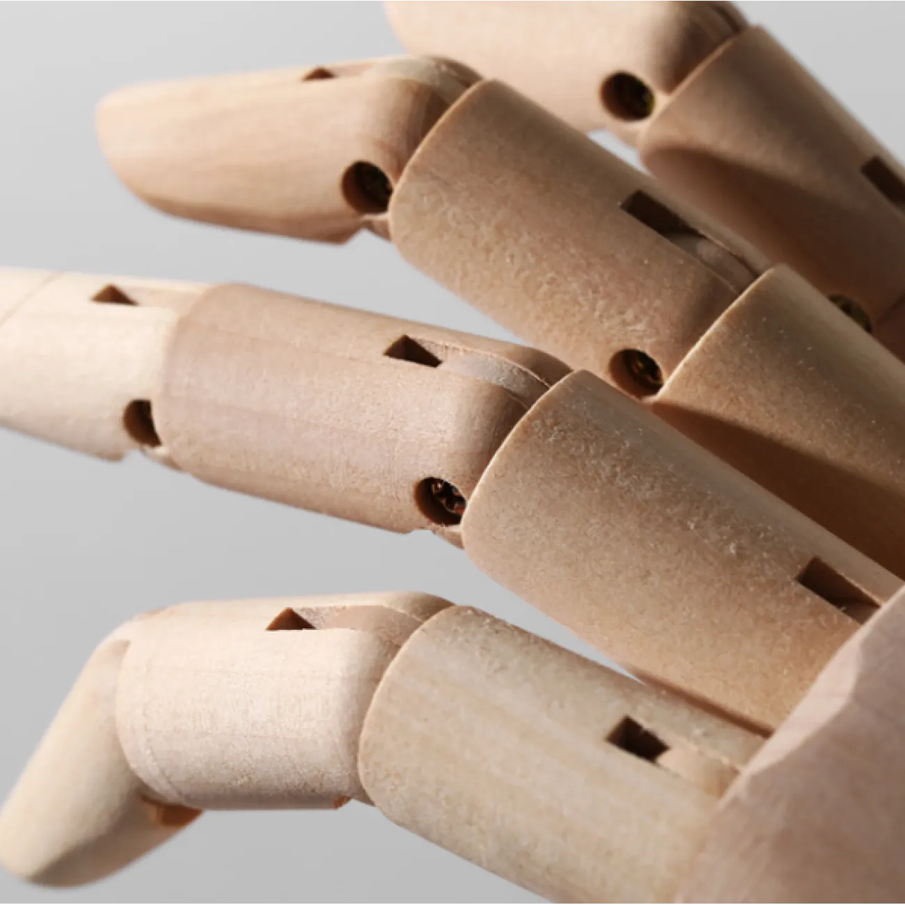 Деревянные статуэтки ручной работы 