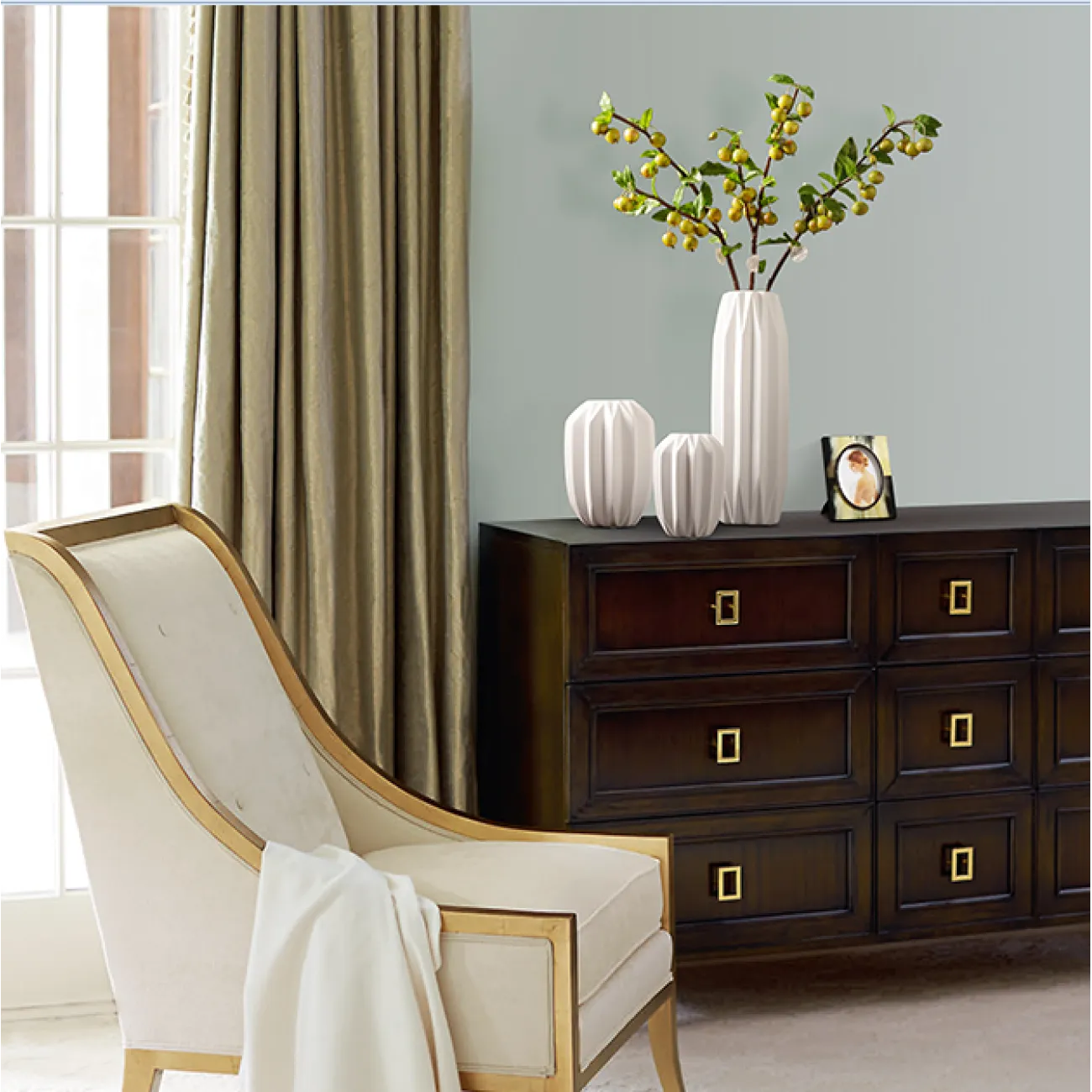 Белая керамическая ваза Harmonic