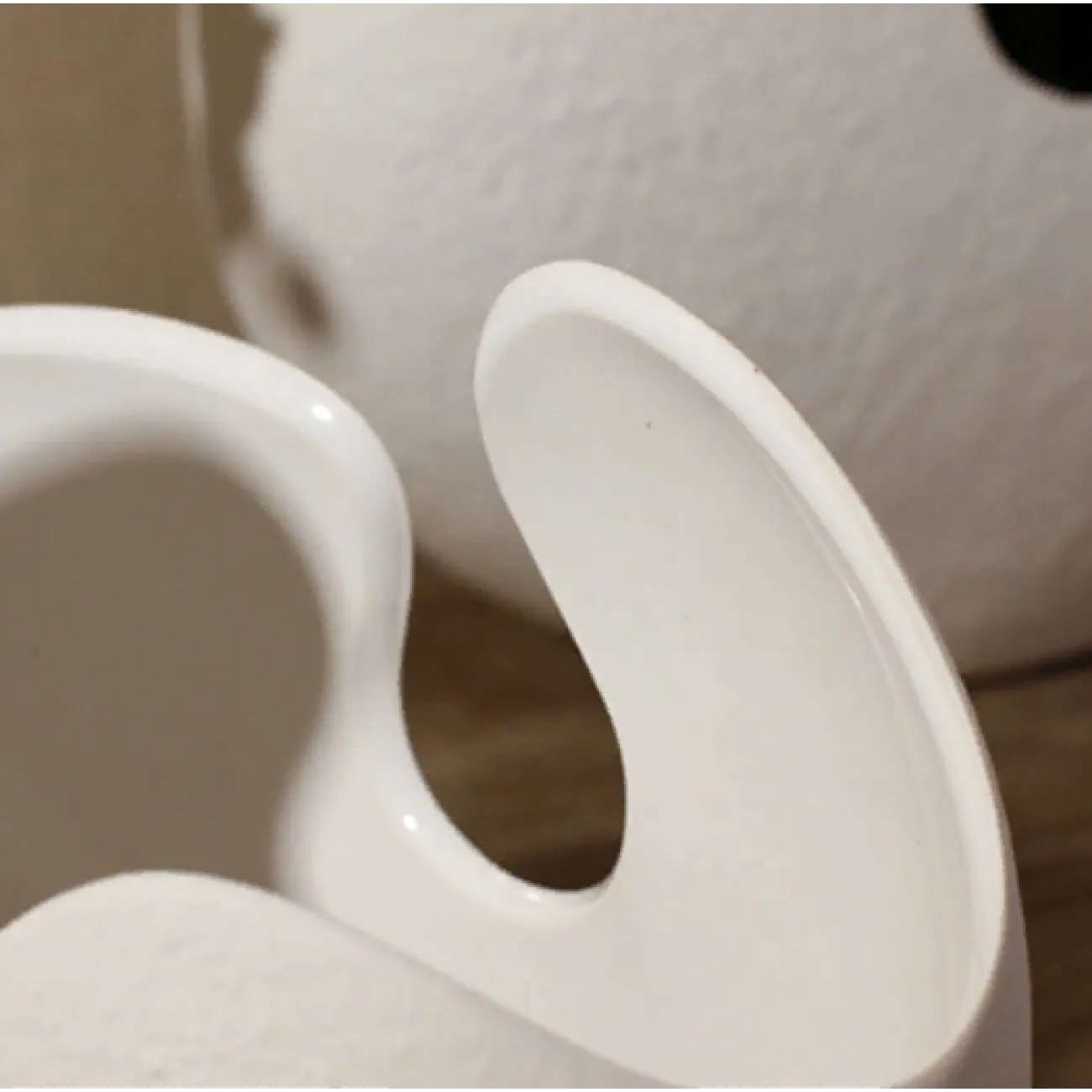 Современный простой акриловый круглый кованый настенный светильник Fiesta Современный простой акриловый круглый кованый настенный светильник Fiesta