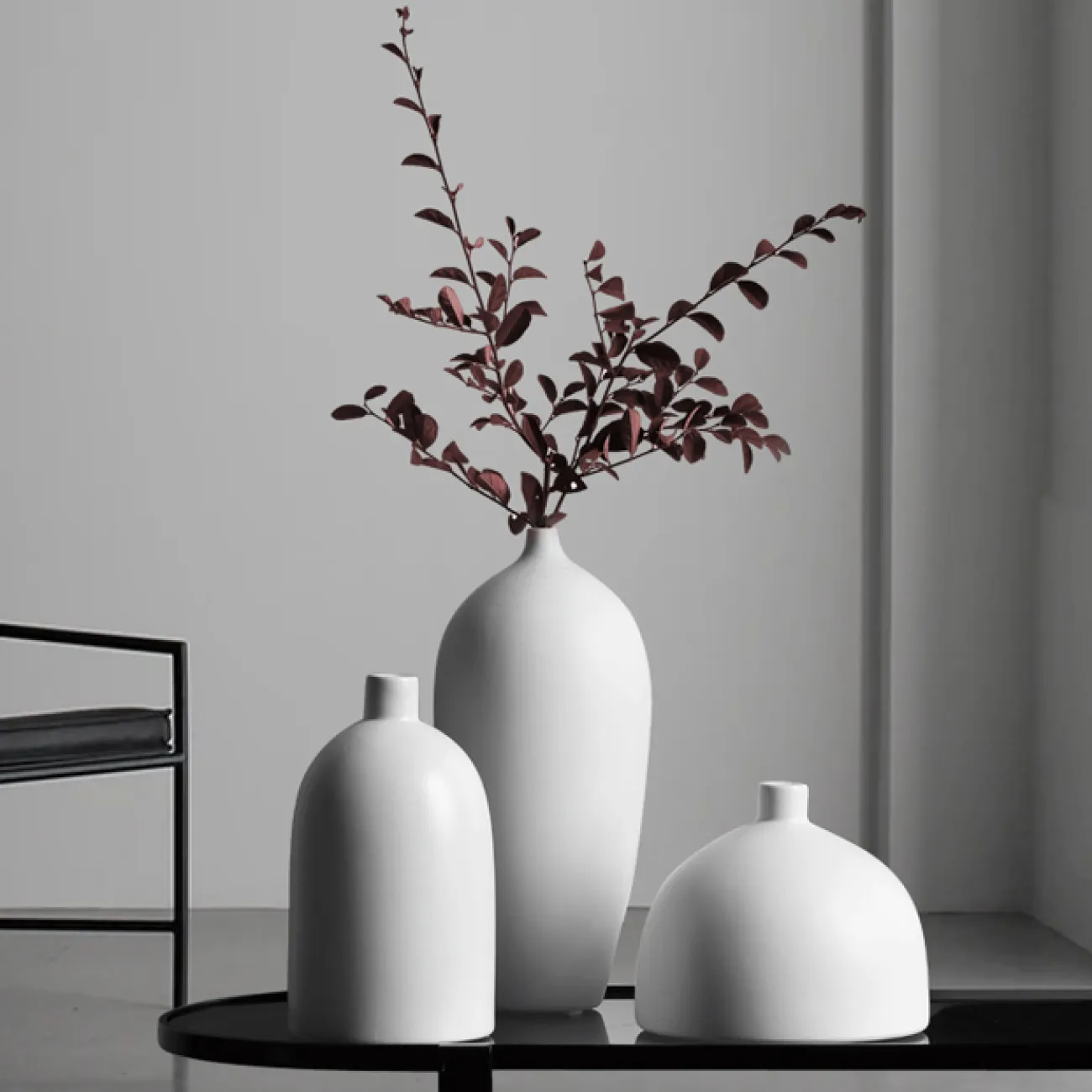 Керамическая ваза с узким горлом Smooth