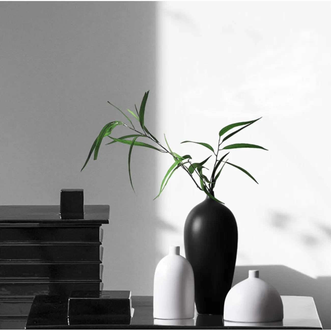 Керамическая ваза с узким горлом Smooth