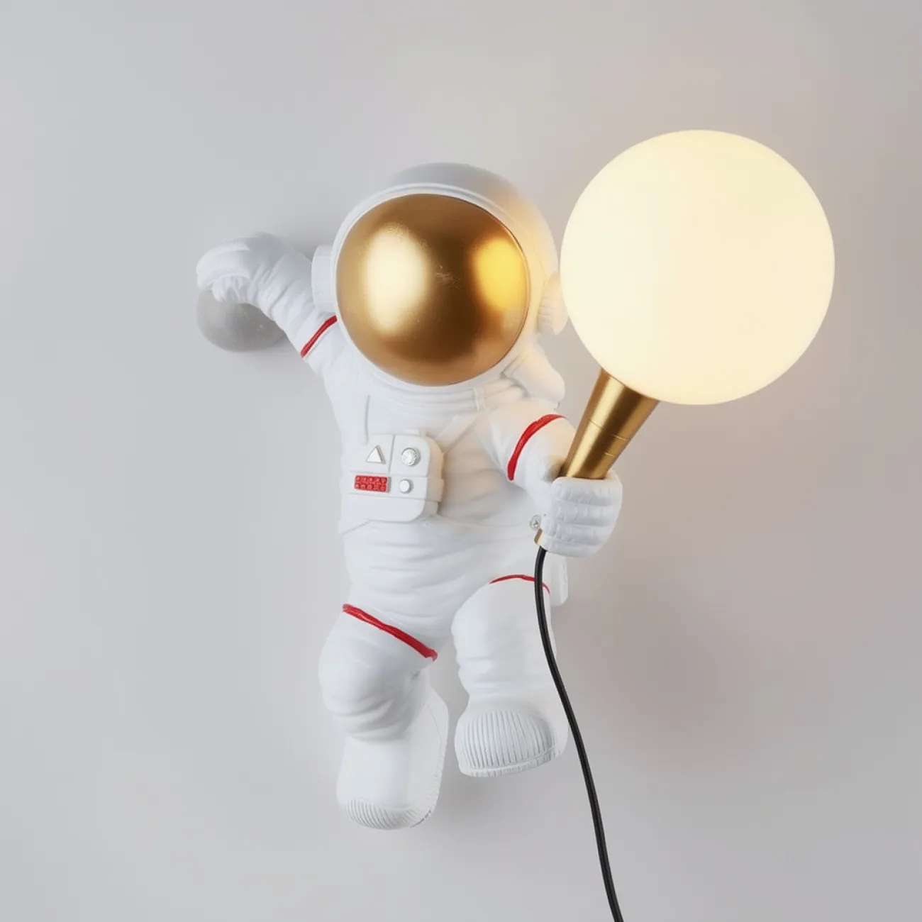 Настенный светильник Astronaut в космической теме от LaLume Настенный светильник Astronaut в космической теме от LaLume
