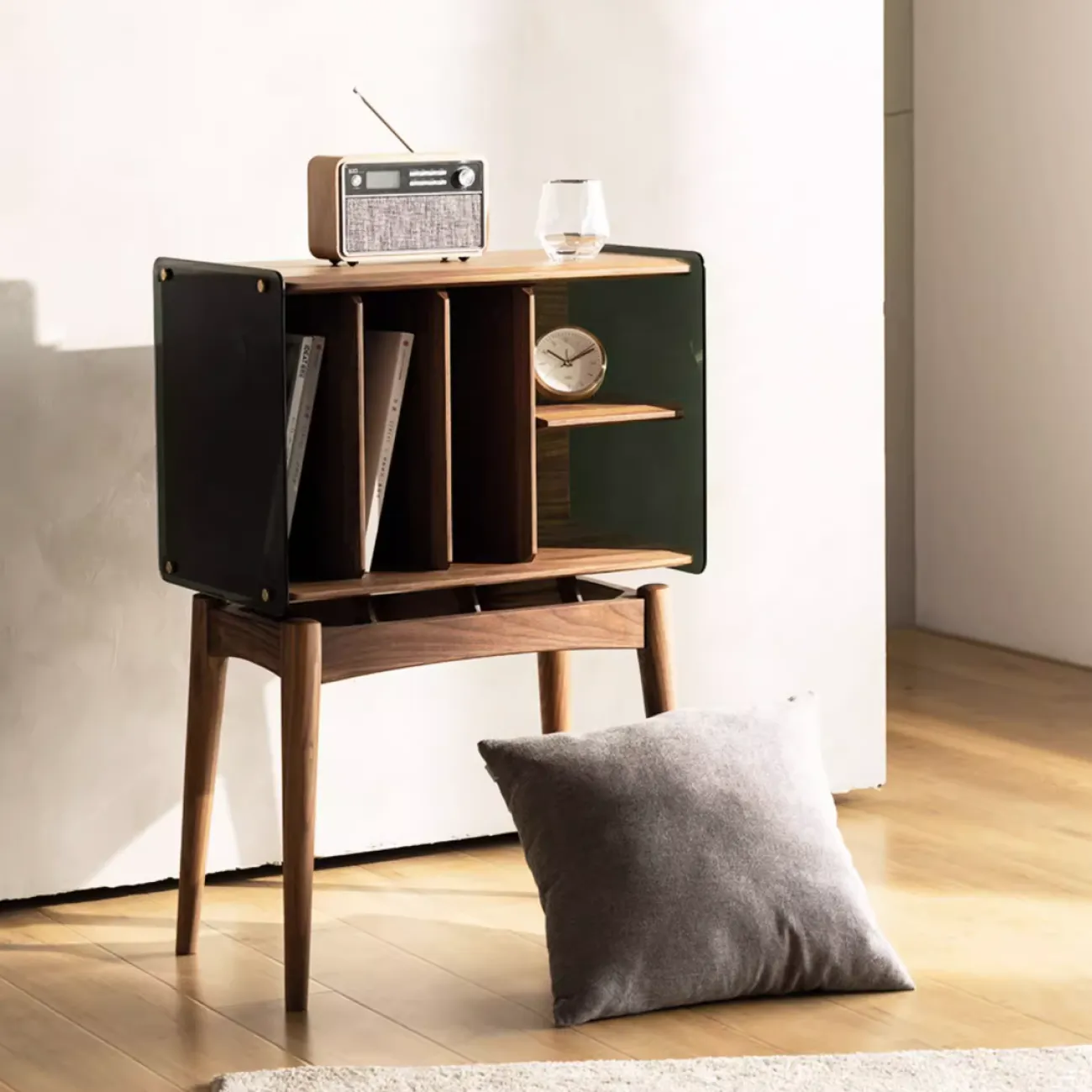 Мини шкаф для журналов из массив дерева WOODSTIK 35637-29