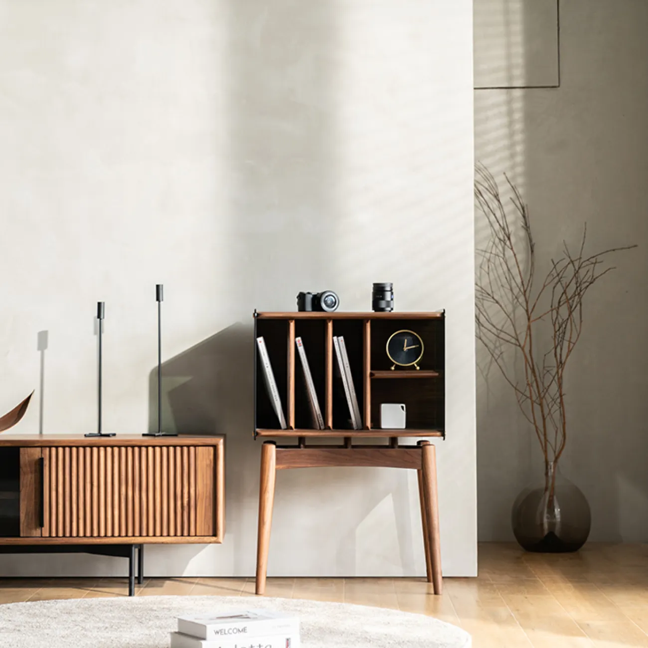 Мини шкаф для журналов из массив дерева WOODSTIK 35637-29