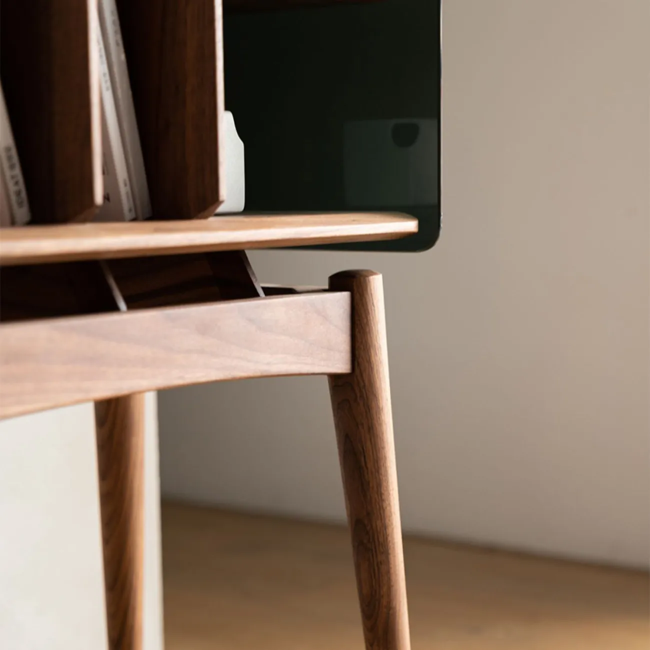 Мини шкаф для журналов из массив дерева WOODSTIK 35637-29